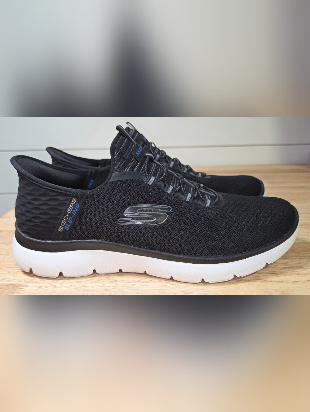 Skechers Men's Black Athletic SLIP-INS  SIZE 10.5 WIDE FIT